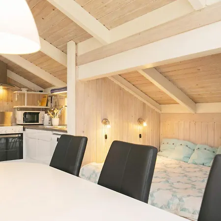 8 Person In L S Holiday home